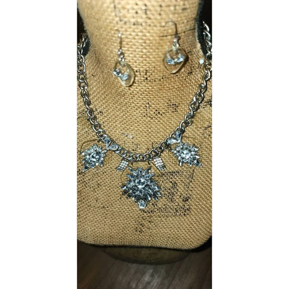 Clear and bling necklace set